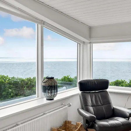 Lovely In V With House Sea View 펜션 에스비에르